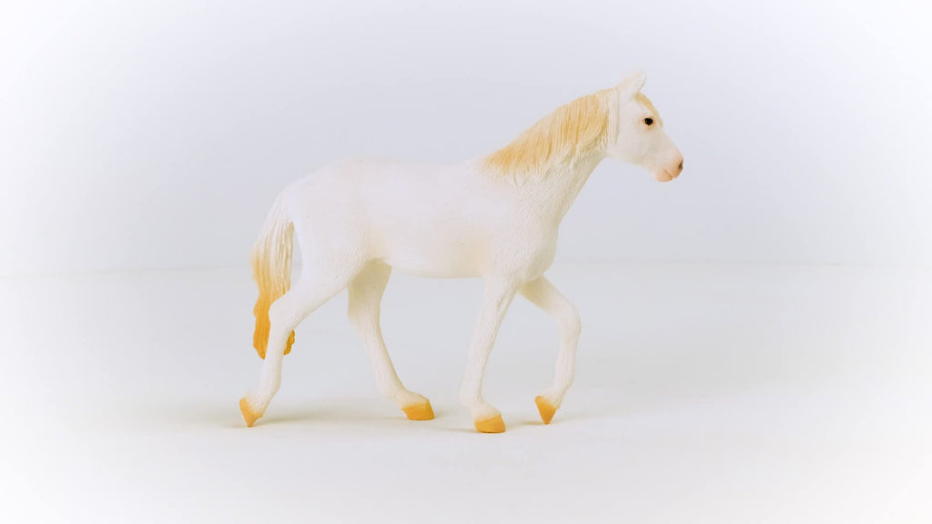 Schleich Farm World Camarillo Mare Horse Figurine - Realistic Farm Animal Toy for Imaginative Play, Ages 3+