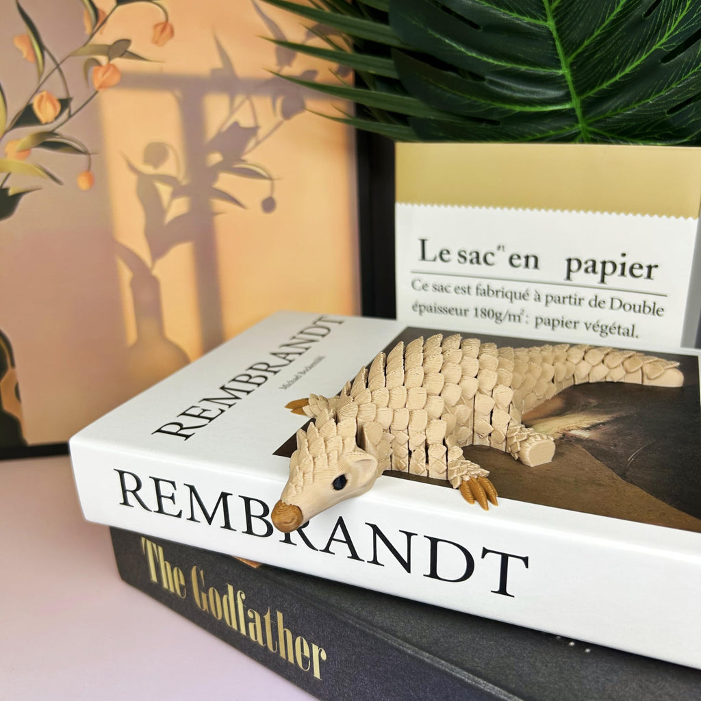SIPWATE 3D Printed Articulated Pangolin Toy – 7.6-Inch Flexible Animal Statue with Movable Joints for Fidgeting and Desk Decor