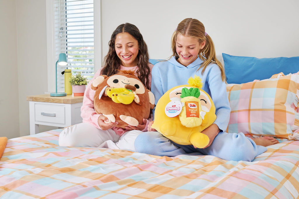 Snackles Series 2 Lucas the Puppy 14-Inch Super Soft Plush with Licensed Snack Accessory by ZURU