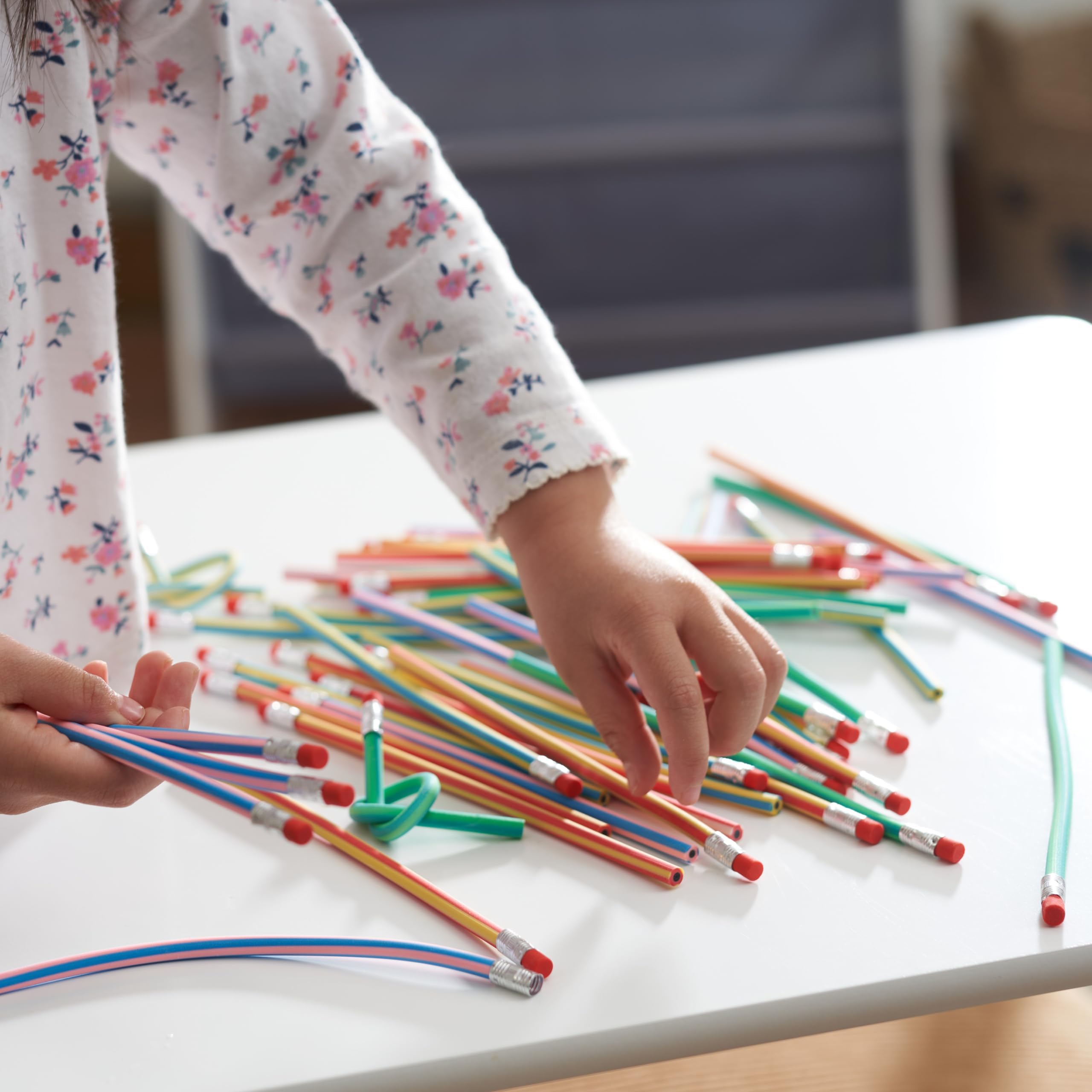 THE TWIDDLERS 70 Pack Bendy Flexible Pencils - Novelty Party Favours for Kids