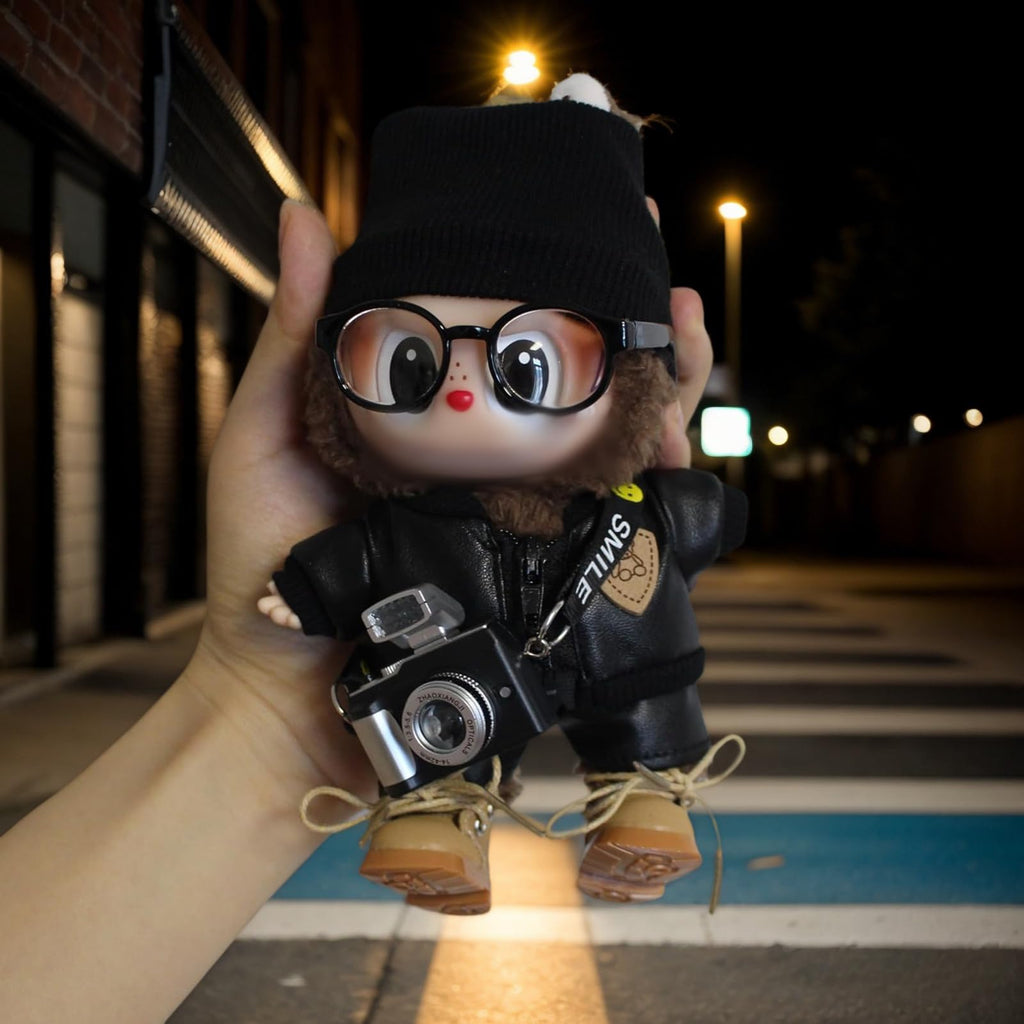 UtoMoya 17cm Doll Clothes Outfit Set for Labubu Boy – 6-Piece Handmade Hat, Jacket, Pants, Glasses, Boots & Camera Prop