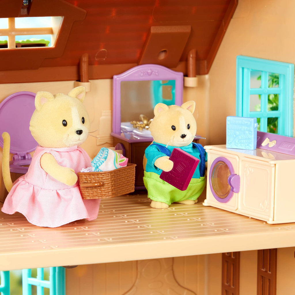 Whiskerelli Cat Family – Li’l Woodzeez 4-Piece Figurine Set with Storybook, Ages 3+