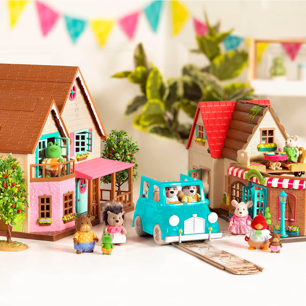 Whiskerelli Cat Family – Li’l Woodzeez 4-Piece Figurine Set with Storybook, Ages 3+
