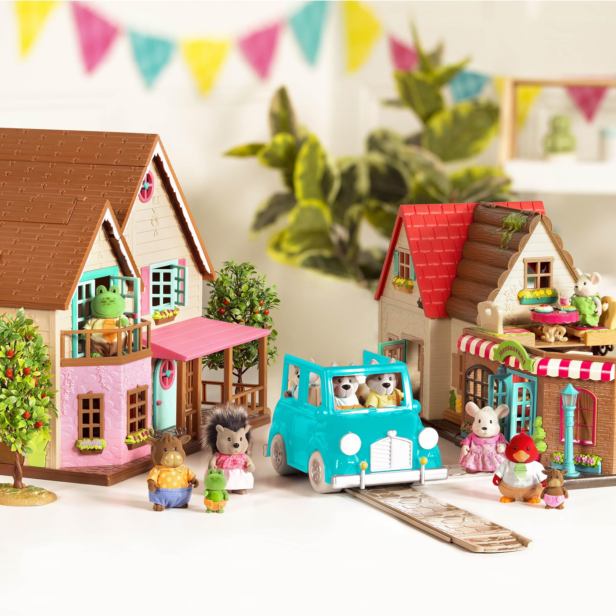 Whiskerelli Cat Family – Li’l Woodzeez 4-Piece Figurine Set with Storybook, Ages 3+