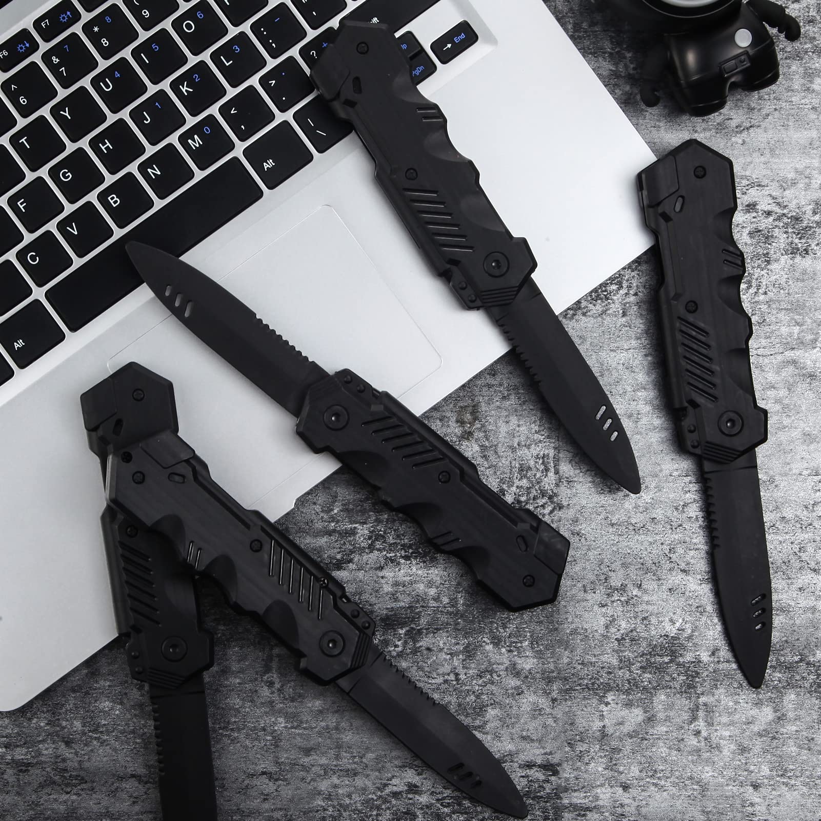 ZJoey 9 Pack Retractable Fake Knives – Trick Plastic Blades for Pranks, Halloween, April Fool's