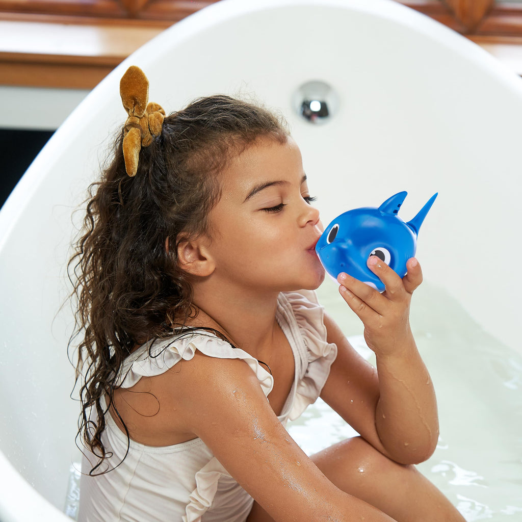 ZURU Robo Alive Junior Daddy Shark Bath Toy – Singing and Swimming with New Silicon Fins (Blue)